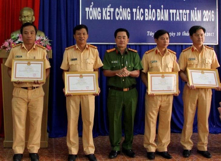 CATN: Tổng kết công tác đảm bảo trật tự ATGT năm 2016 và triển khai công tác năm 2017